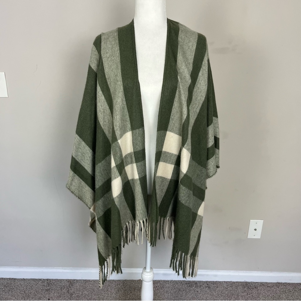 UNIVERSAL THREAD TARGET PLAID FRINGE OPEN FRONT PONCHO IN GREEN ONE SIZE - Picture 6 of 16